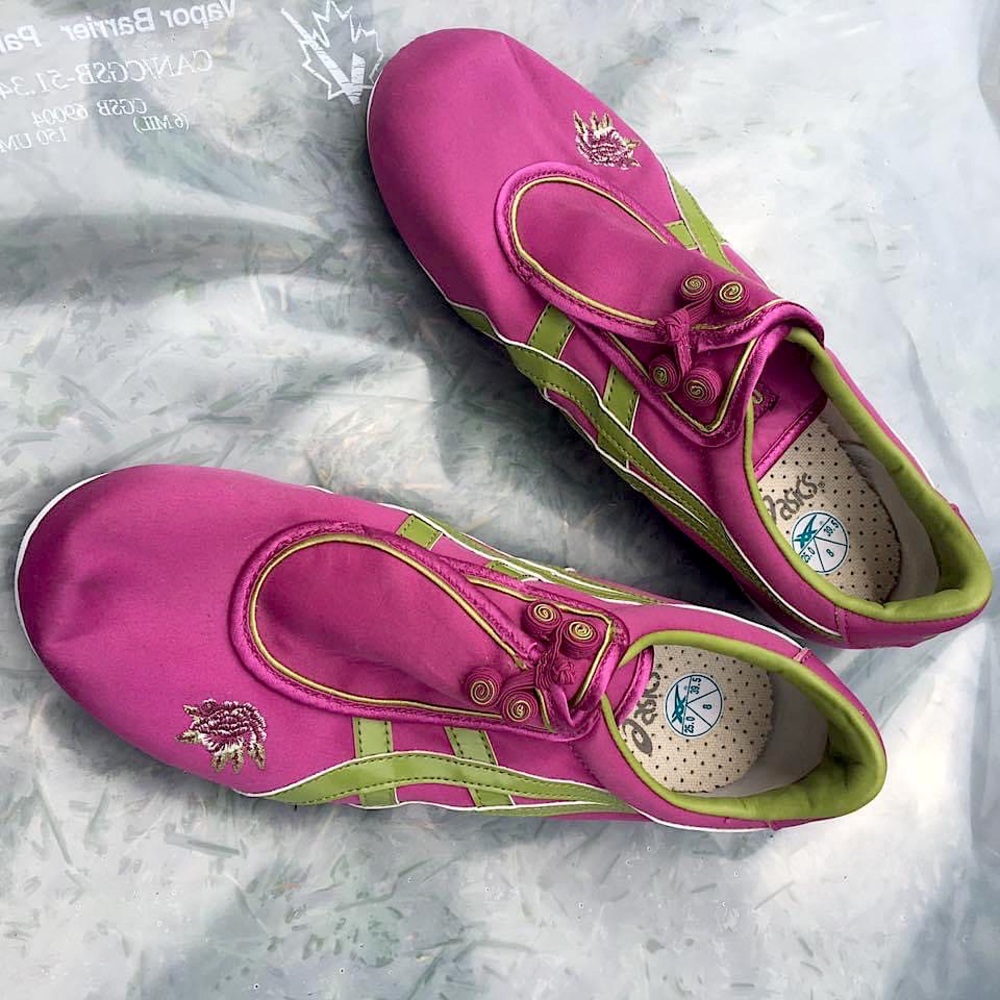 NWT Satin Onitsuka Tiger Sneakers sz. 8
